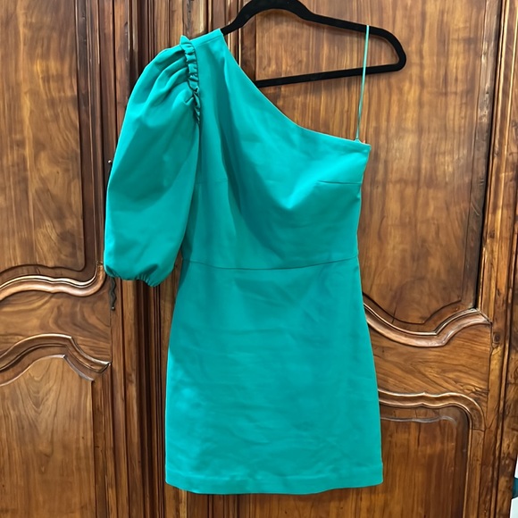 Zara one shoulder green mini dress - Christmas parties - Picture 2 of 4